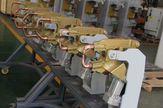 Φορητό 100KVA Χ ενδιάμεση συχνότητα πυροβόλων όπλων συγκόλλησης σημείων τύπων ρομποτική